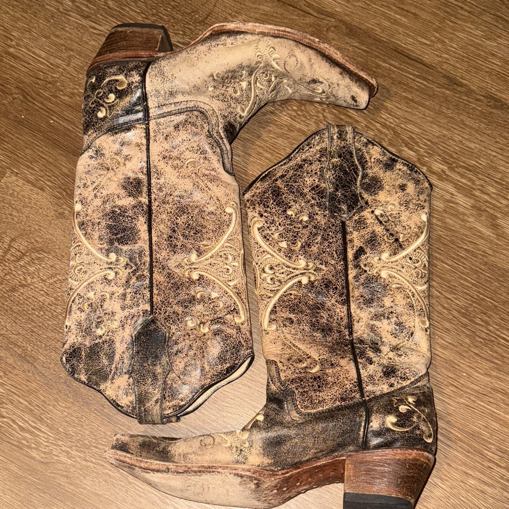 Circle G Swirly Embroidered Tan Cowgirl Boots Style 5048 - Picture 3 of 9